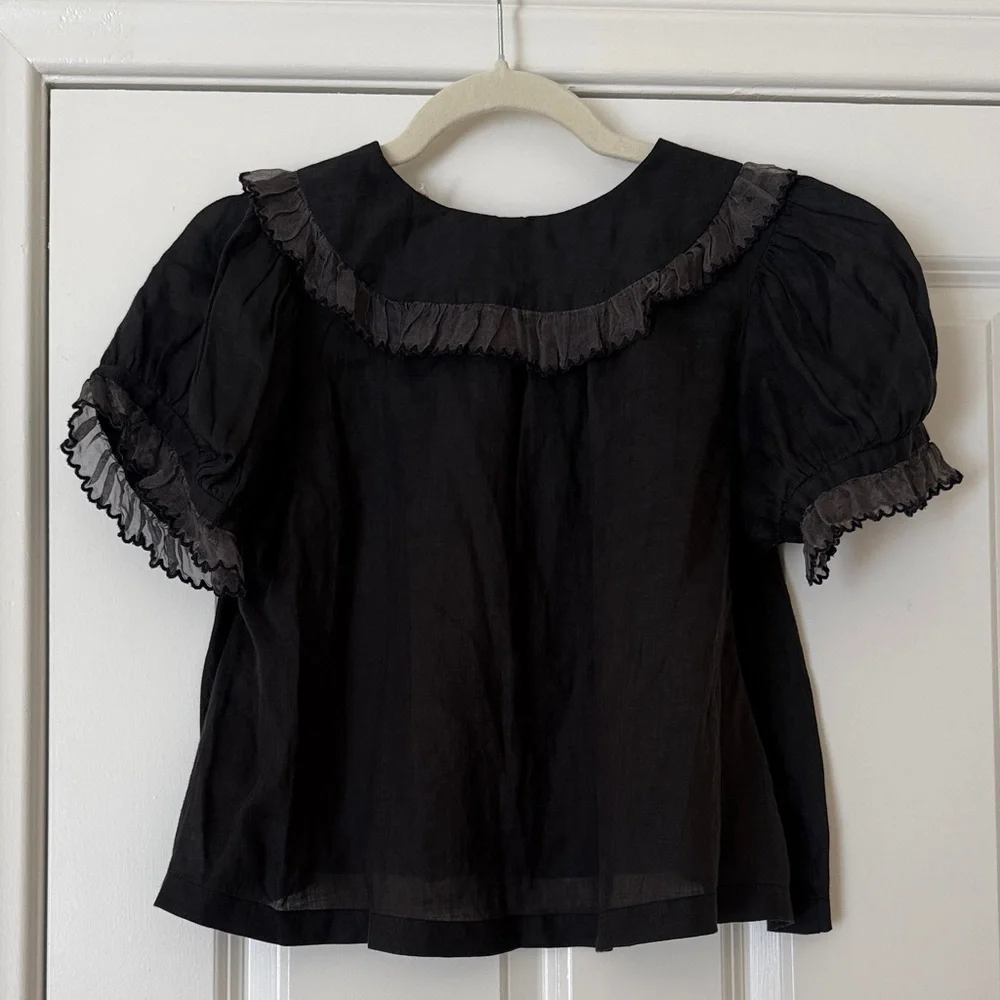 Doen Flute Top Black Ruffle-Trim
